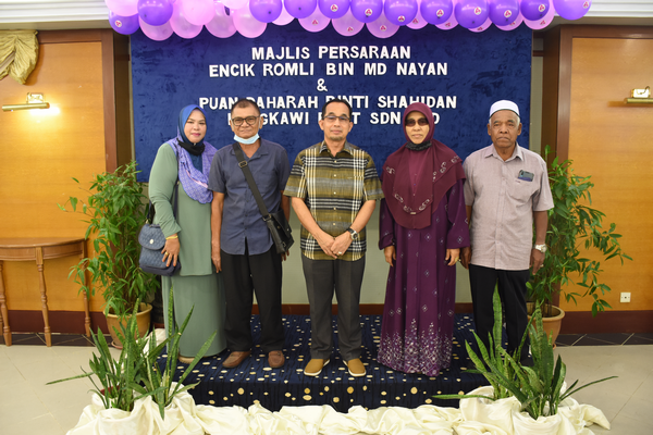 Read more about the article Majlis Persaraan : En Romli Bin Md Nayan Dan Pn Daharah Binti Shahidan