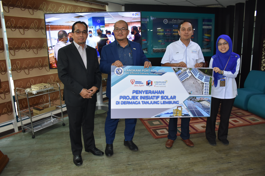 Read more about the article Majlis Penyerahan Projek Inisiatif Solar Di Dermaga Tanjung Lembung